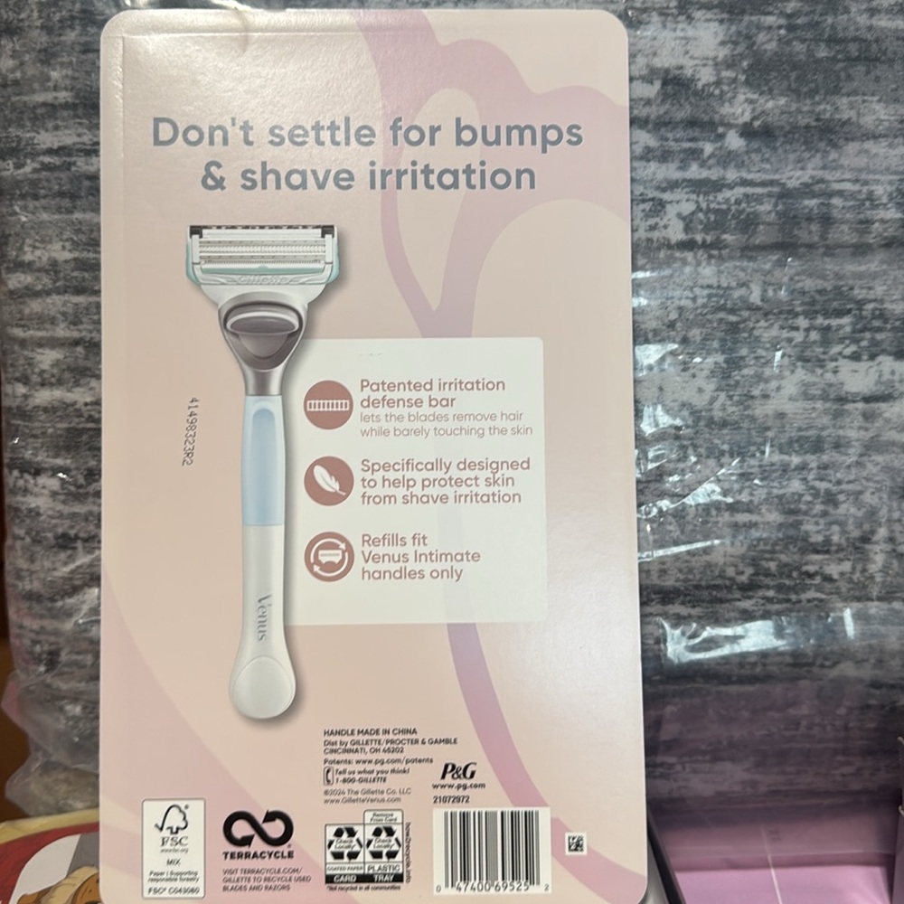 Venus Razor with Irritation Defense - Picture 2 of 2
